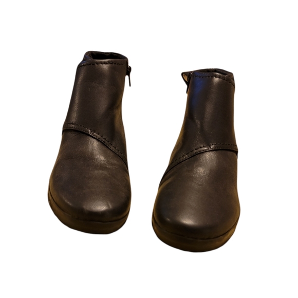 10N - Clarks Cloudsteppers Black Booties - Picture 3 of 9